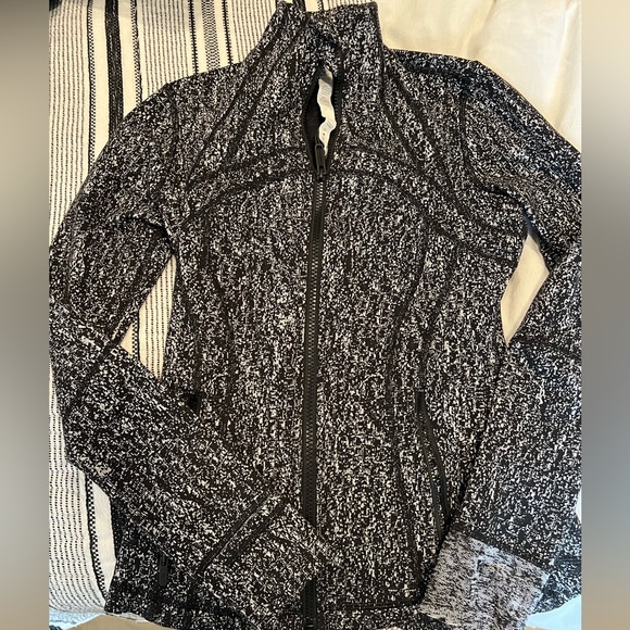 lululemon athletica Jackets & Blazers - Lululemon Black and White Zip-Up Jacket size 4